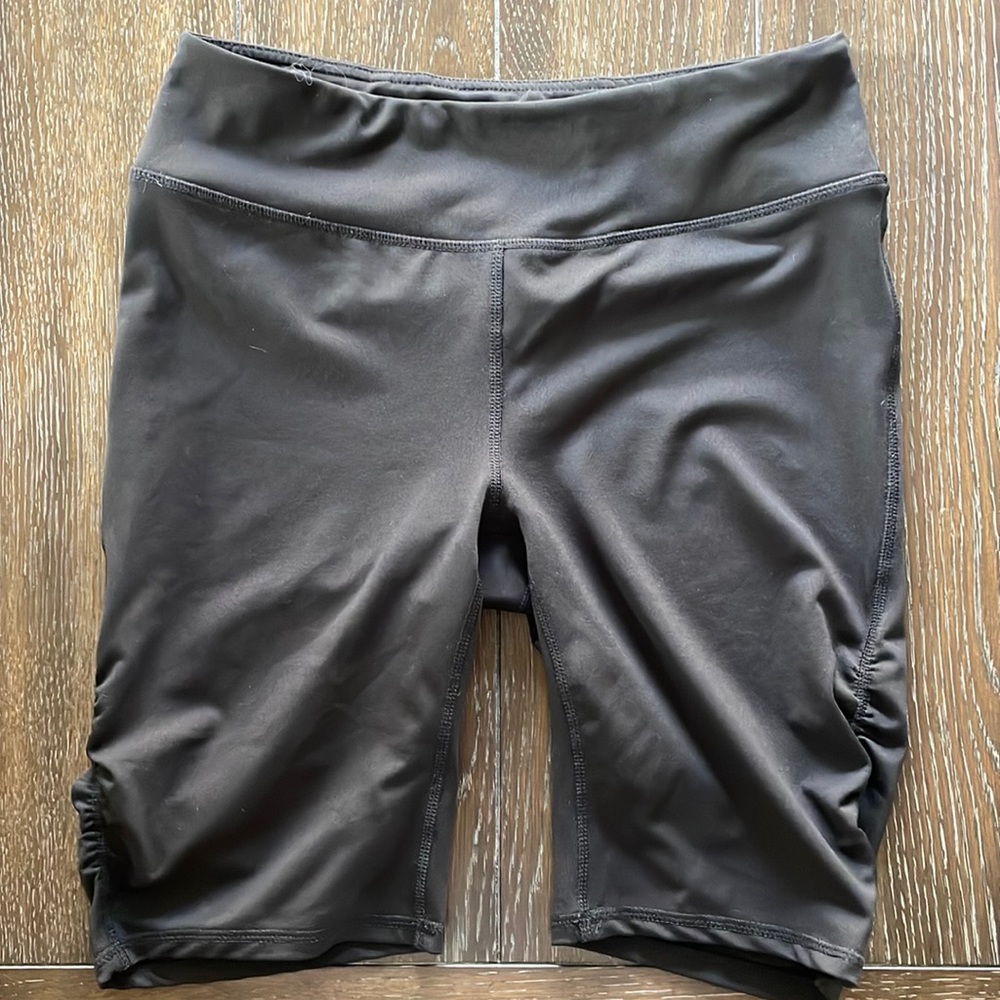 GAIAM Rouched Yoga Shorts in Black.